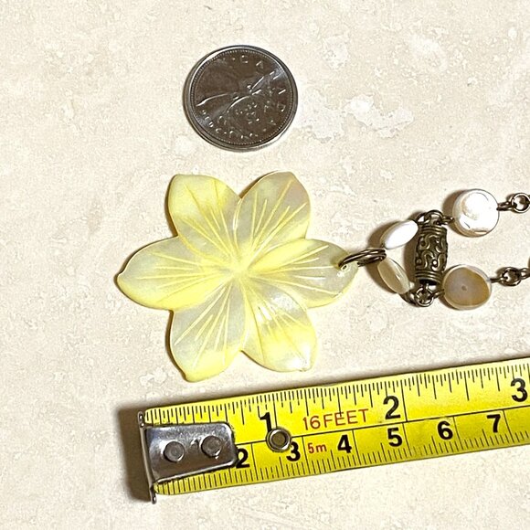 Light Yellow Mother of Pearl Flower Pendant Bronze Link Necklace - Picture 10 of 12
